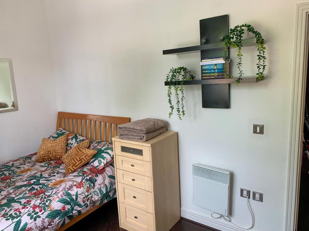 Room In Stratford With Private Bathroom And Parking Londra Exterior foto